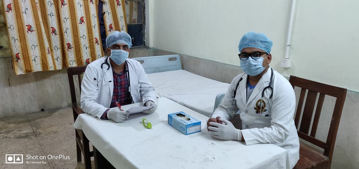 कोरोना काल में 250 रुपये हर रोज पर काम करने वाले यूपी के इन इंटर्न डॉक्टरों का दर्द जानिए