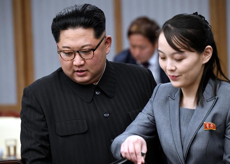नॉर्थ कोरिया में सत्ता के लिए सभी पुरुष दावेदारों से कहीं आगे दिखती हैं किम जोंग की बहन