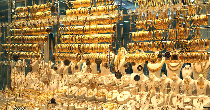 Gold Silver Price Today: सोने-चांदी में फिर कमजोरी, रिकॉर्ड ऊंचाई से ₹9,500 नीचे