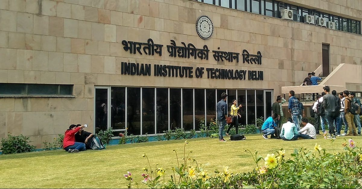 इन सात IIT में से तीन संस्थानों को इंस्टिट्यूट ऑफ एमिनेंस (IoE) का स्टेटस दिया गया है