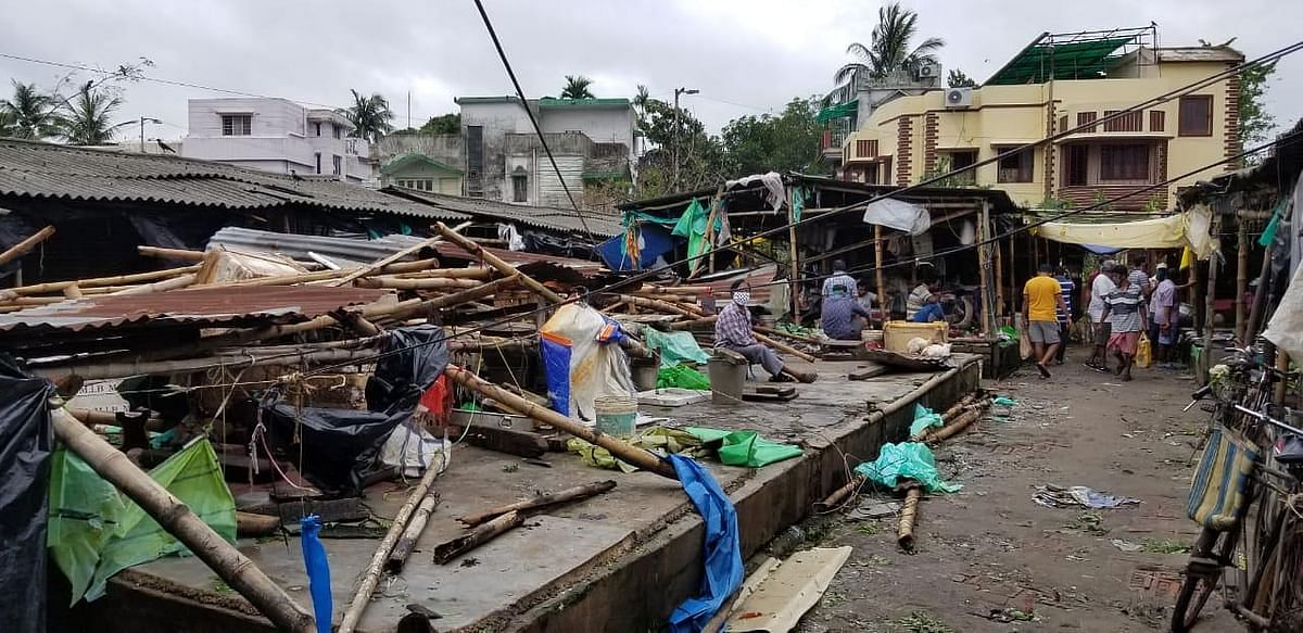 अम्पन तूफान से पश्चिम बंगाल में अबतक 72 लोगों की मौत हो चुकी है.