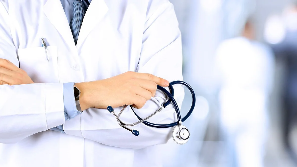 बिहार: महज 500 रू. ‘दिहाड़ी’ पर कोरोना से जंग लड़ रहे MBBS इंटर्न