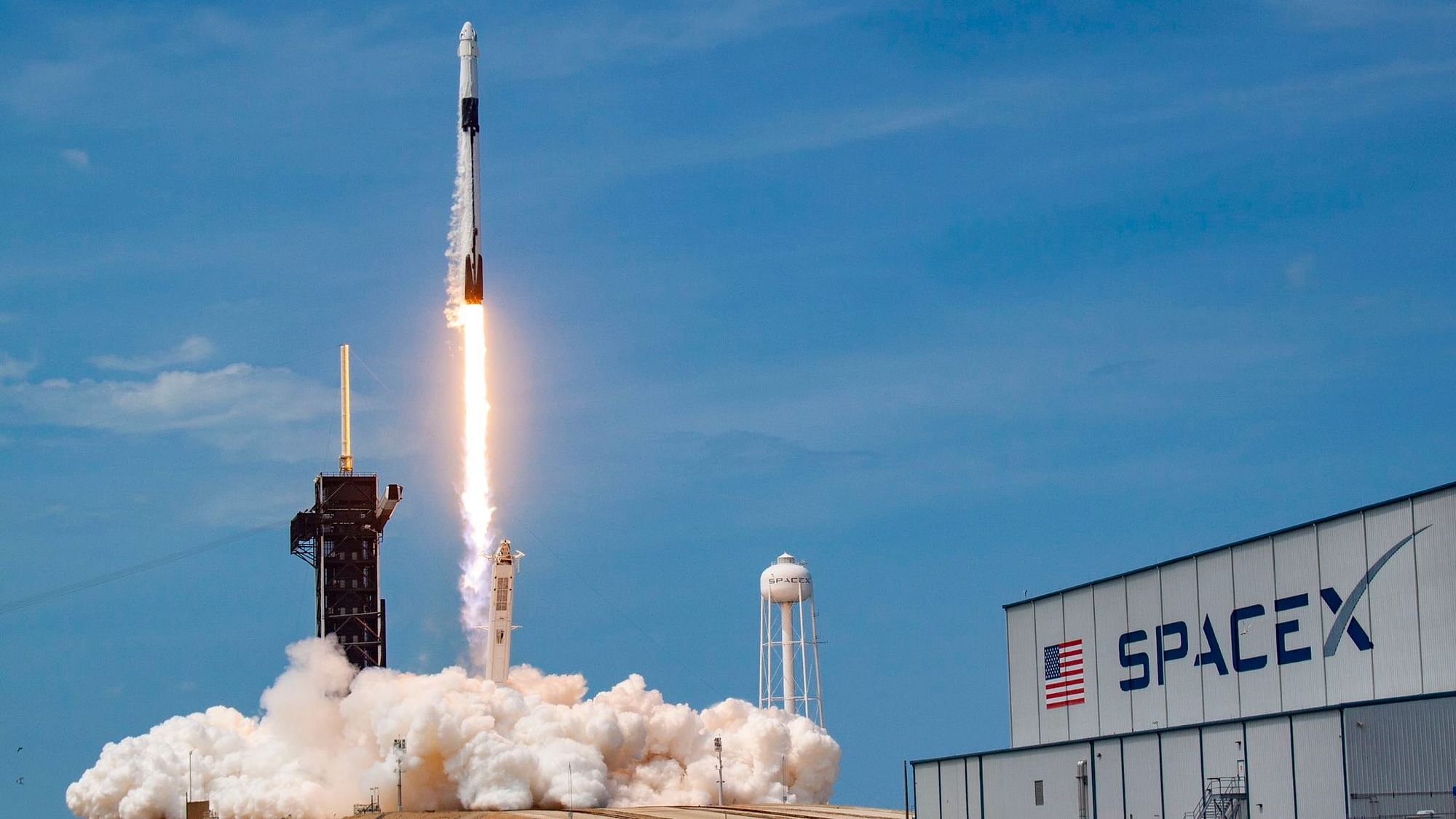 दो अमेरिकी एस्ट्रोनॉट्स को लेकर स्पेस रवाना रॉकेट फैल्कन 9