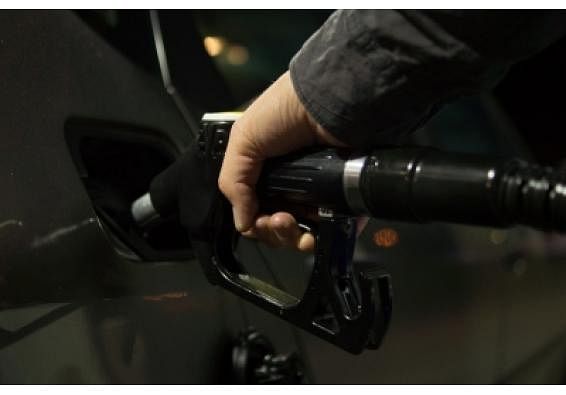 पेट्रोल, डीजल की कीमतों 13वें दिन बढ़ोतरी जारी, कच्चा तेल भी तेज