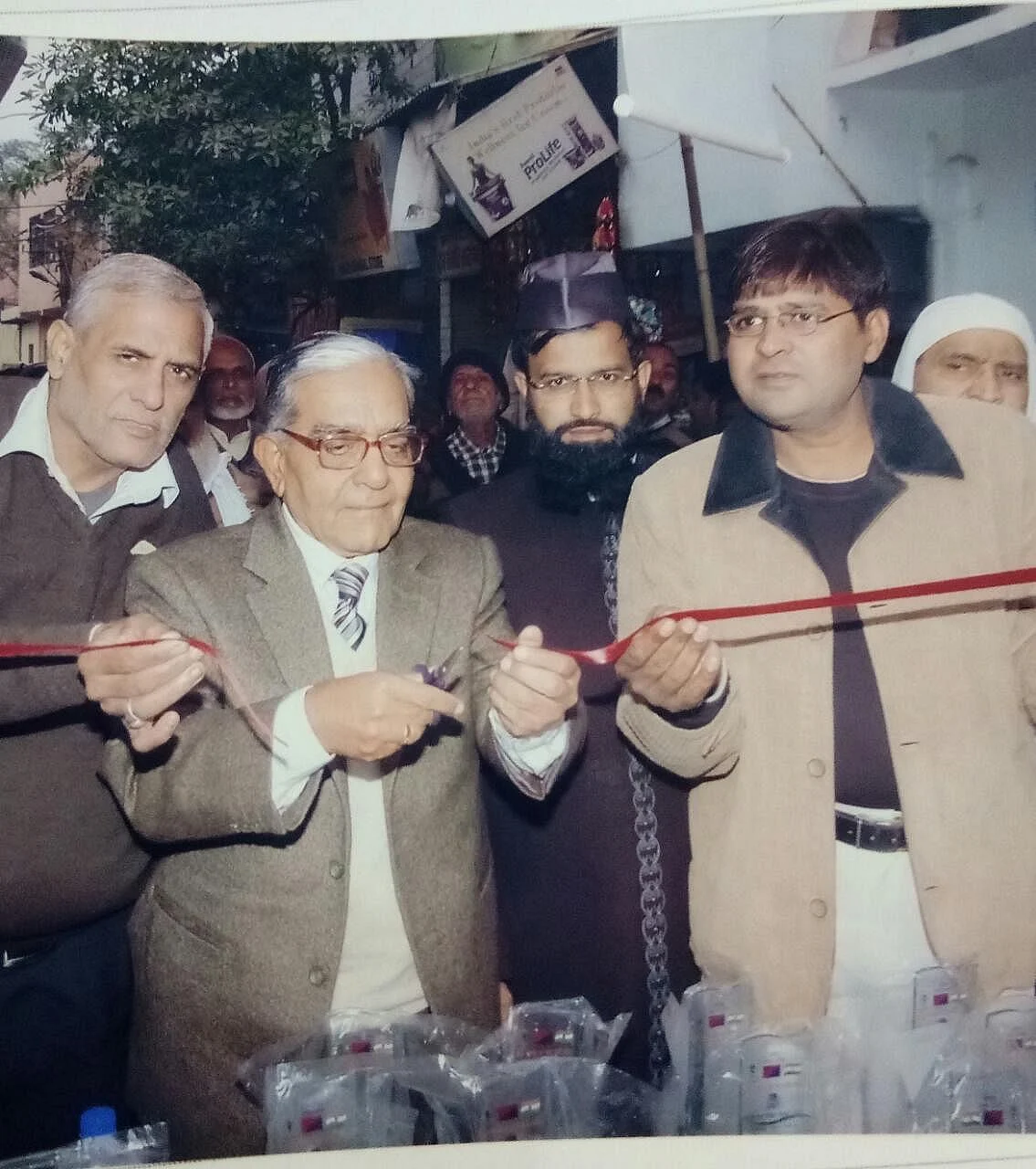 साहिल ने बताया कि उसके पिता को इलाके में सब लोग जानते हैं, वो लोगों की मदद करते हैं 