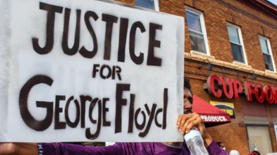 अमेरिका में अश्वेत नागरिक जॉर्ज फ्लॉयड की मौत के बाद देशभर में प्रदर्शन