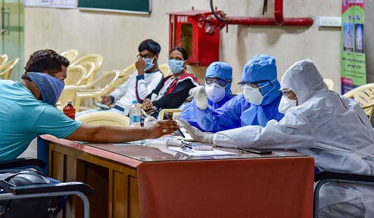 भारत में कोरोना वायरस के पीक को लेकर अलग-अलग विशेषज्ञ अलग राय रखते हैं