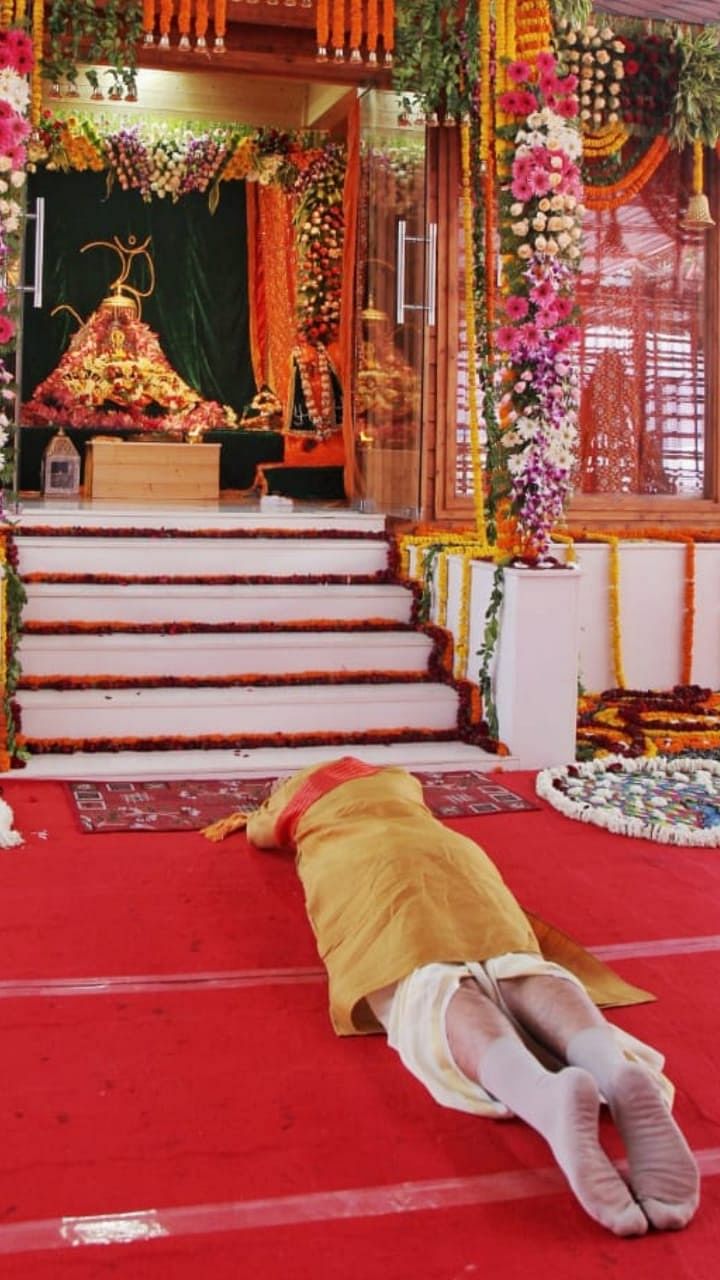कई दशकों के इंतजार के बाद आखिर अयोध्या में राम मंदिर के लिए भूमि पूजन की प्रक्रिया पूरी हो गई है