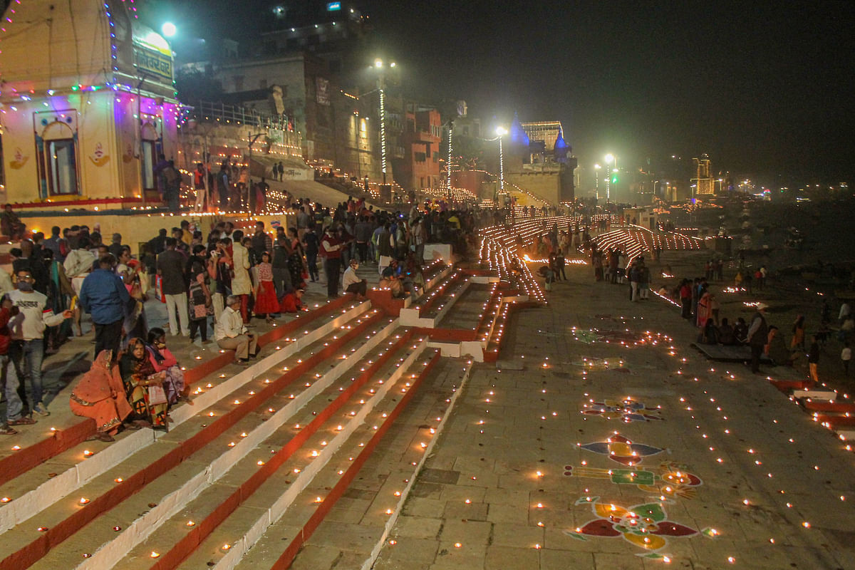 देव दीपावली के मौके पर वाराणसी पहुंचे पीएम मोदी 