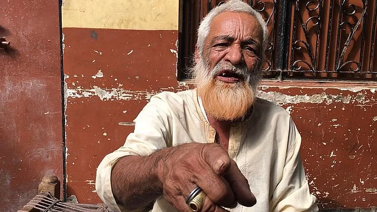 रईस के पिता कहते हैं कि उन्हें पुलिस पर भरोसा नहीं 