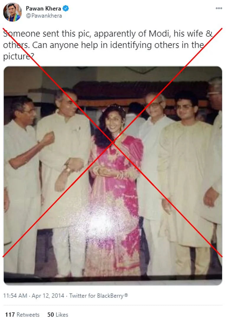 सोशल मीडिया पर शेयर की जा रही है पीएम मोदी की एक पुरानी तस्वीर