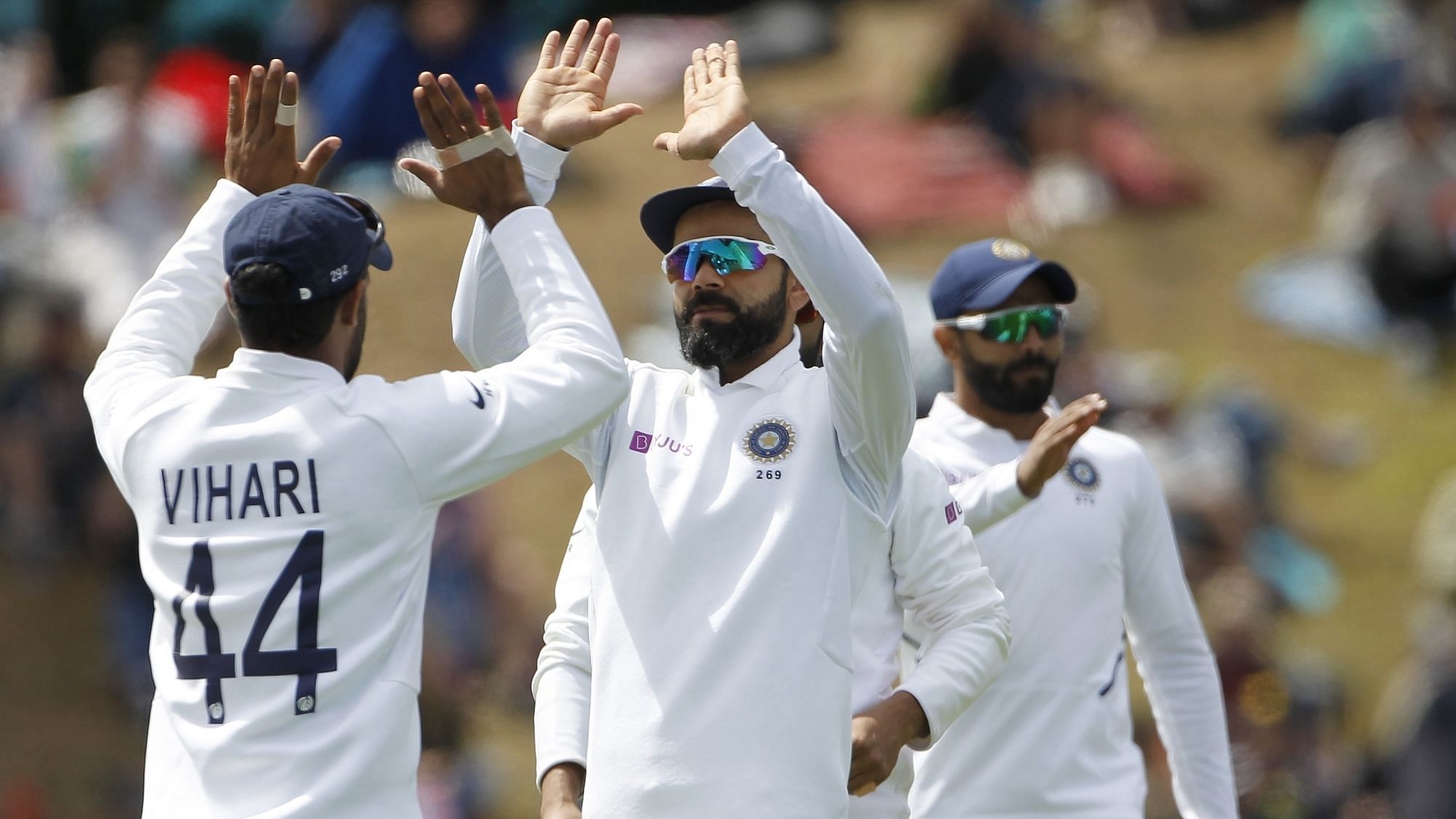 पहला टेस्ट जीतने से 2 विकेट दूर इंग्लैंड,नहीं चले भारतीय बल्लेबाज 