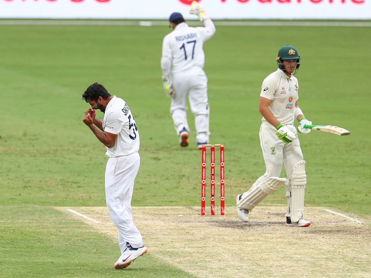 टीम इंडिया ने आक्रामक बल्लेबाजी करते हुए ऑस्ट्रेलिया को 3 विकेट से हराते हुए ऐतिहासिक जीत दर्ज की.