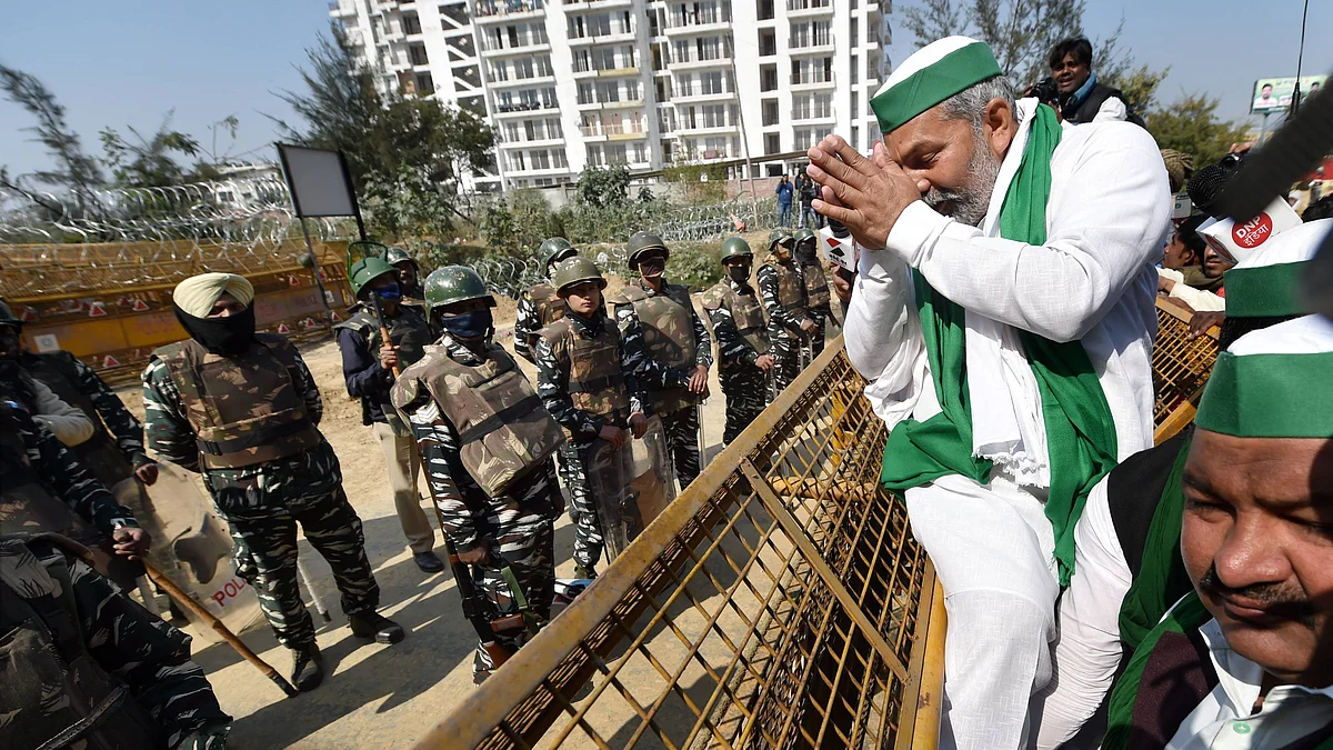 कंटीली तारों के आगे फूल नहीं उगा सकेंगे टिकैत, हुई बैरिकेडिंग