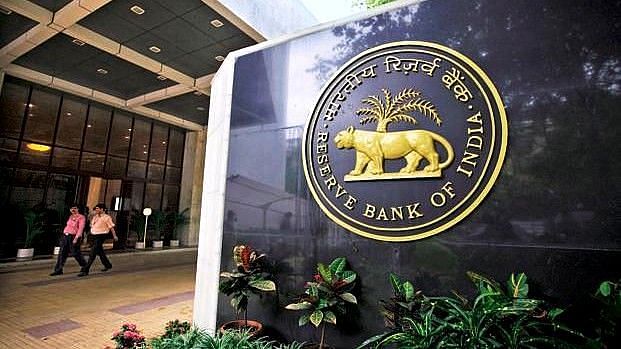 <div class="paragraphs"><p>भारतीय रिजर्व बैंक (RBI) के गवर्नर शक्तिकांत दास (Shaktikant Das) ने मॉनिटरी पॉलिसी की घोषणा की. </p></div>
