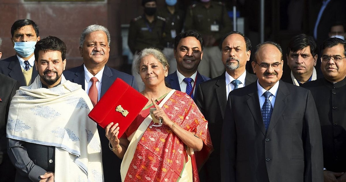 कोरोना की दूसरी वेव में ज्यादा खर्च की थी जरूरत,केंद्र ने की कटौती