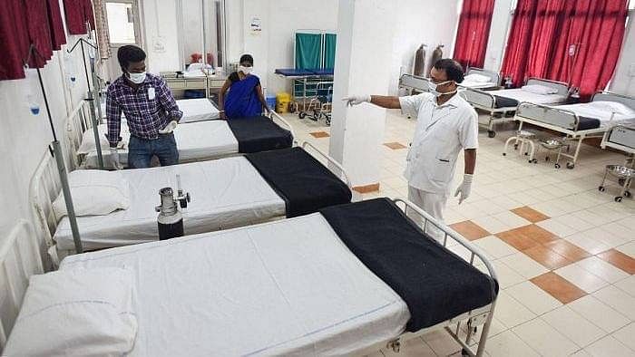 दिल्ली में कोरोना के बेड्स बढ़े, होटलों को अस्पतालों से जोड़ा