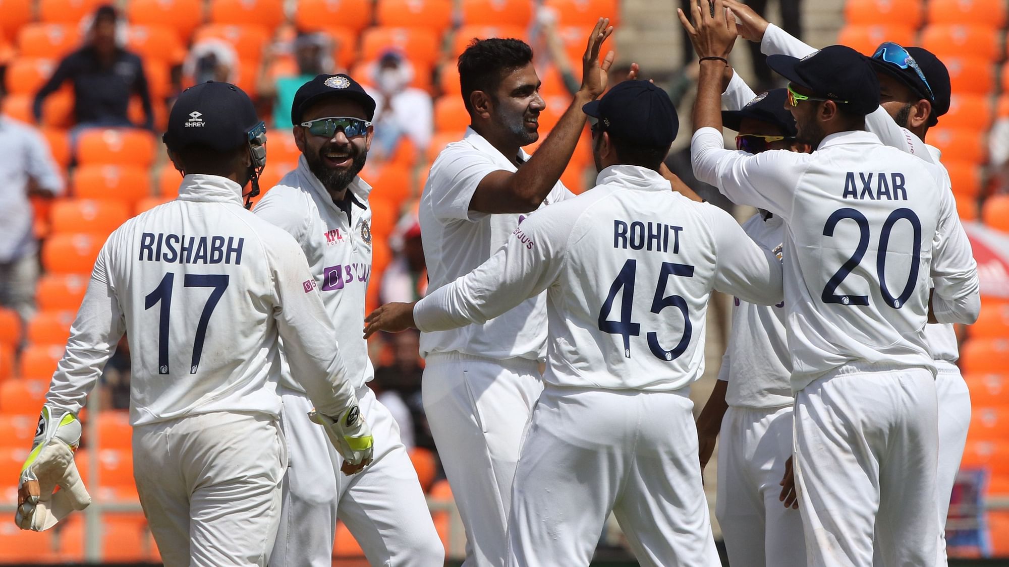 भारत ने इंग्लैंड को चौथ टेस्ट में पारी और 25 रन से हराया