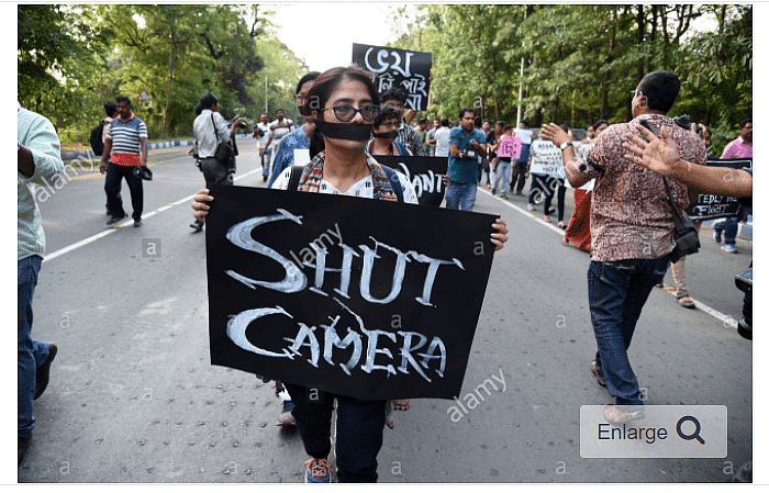 साल 2018 में पश्चिम बंगाल में पत्रकारों ने TMC के खिलाफ विरोध प्रदर्शन किया था. ये फोटो तब की है.