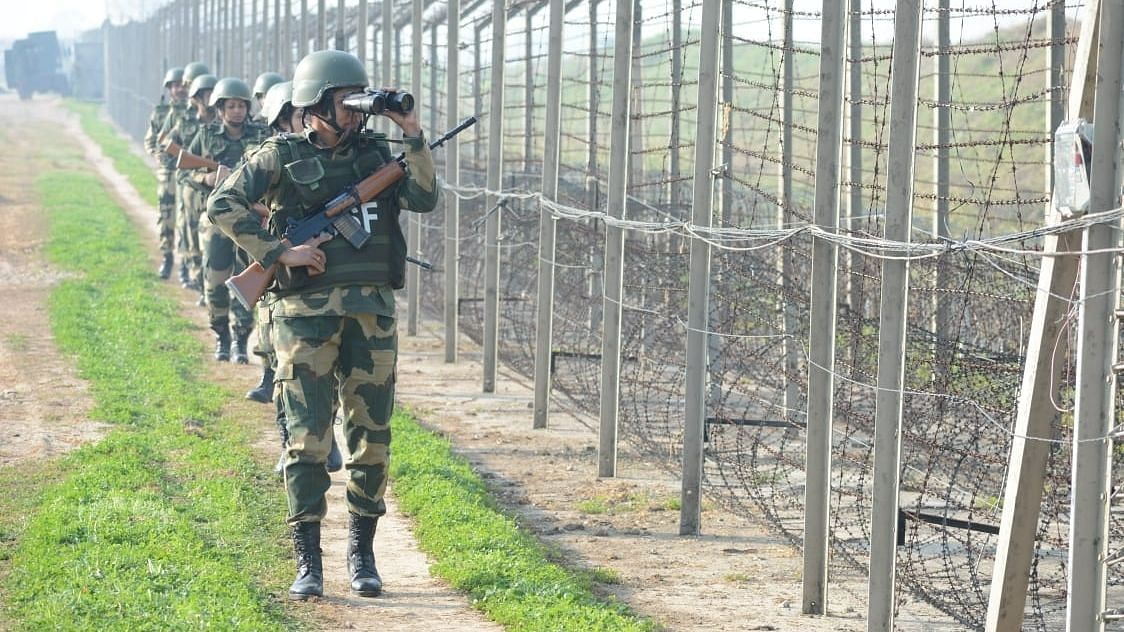 BSF ने नाकाम की ड्रोन के जरिए पाकिस्तान की घुसपैठ की कोशिश:अधिकारी