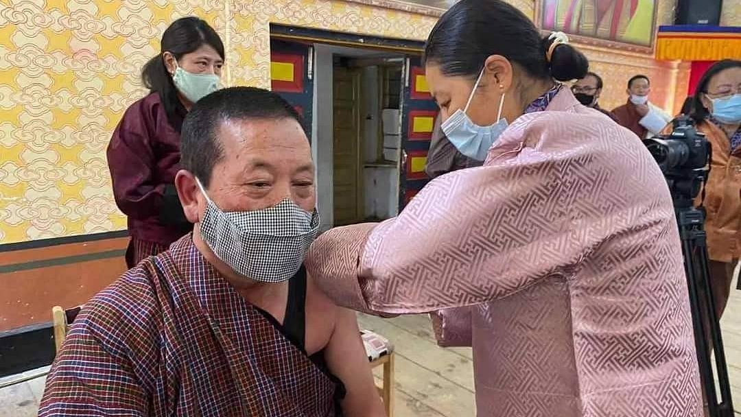 भूटान में वैक्सीनेशन ड्राइव की एक फोटो