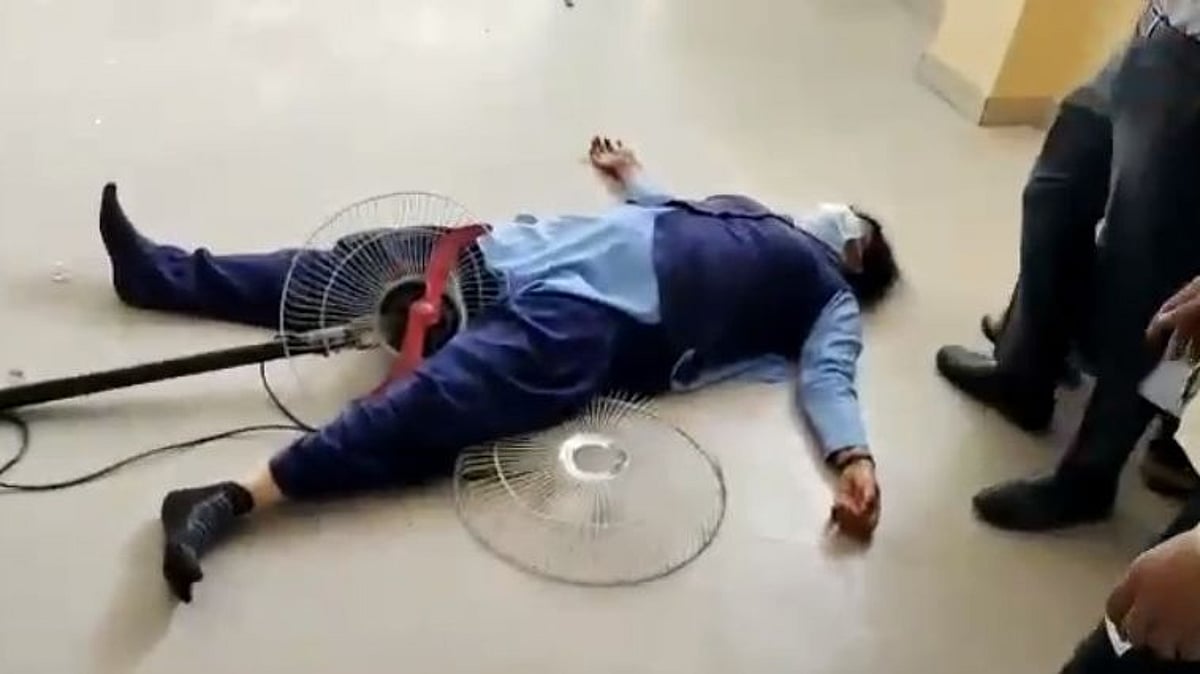 नेताओं ने किया है गुनाह, प्लीज डॉक्टर-नर्स पर गुस्सा मत उतारिए