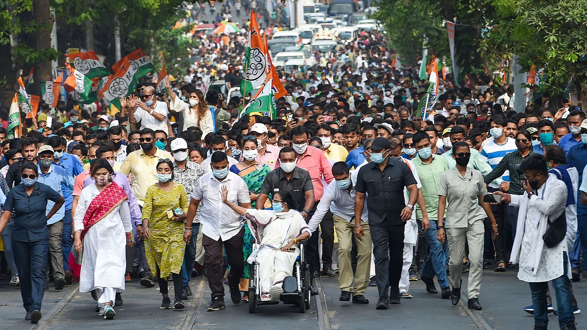 15 अप्रैल 2021 को कोलकाता में ममता बनर्जी का रोड शो