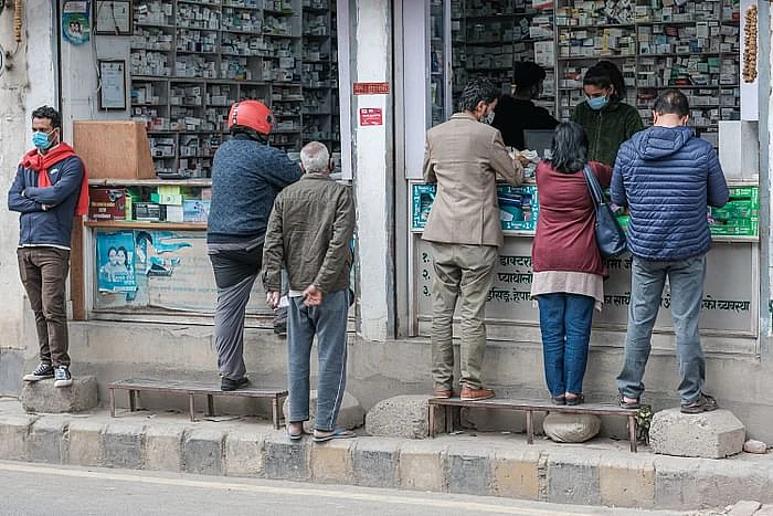 कोरोना टेस्ट में देरी, कम पड़ी ऑक्सीजन-बेड-दवाई,ये नौबत कैसे आई?