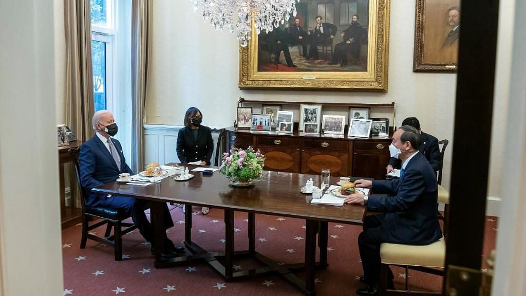 अमेरिका के राष्ट्रपति जो बाइडेन और जापान के प्रधानमंत्री योशिहिदे सुगा के बीच हुई बैठक