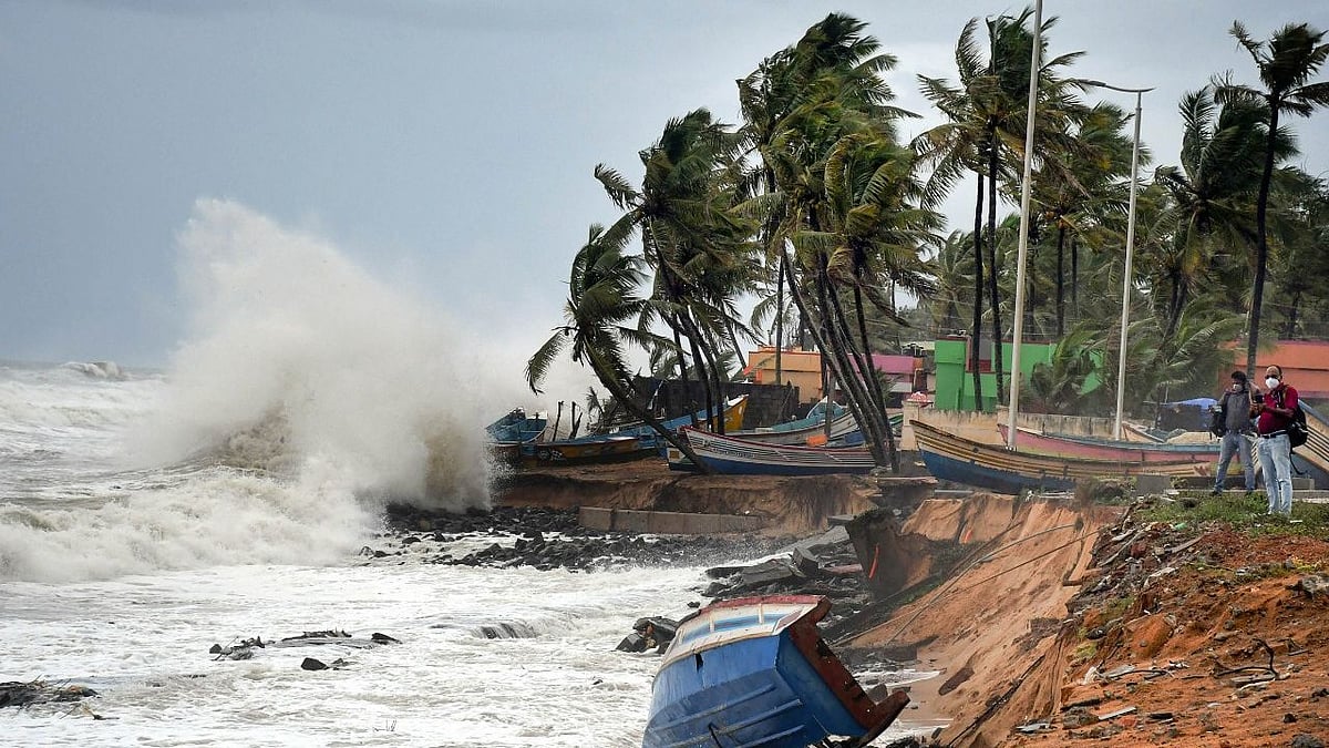 Cyclone Tauktae: ताऊ ते का कहर बढ़ा: कर्नाटक में 4 की मौत, 73 गांव  प्रभावित, Cyclone Tauktae hit coastal parts of Goa, updates