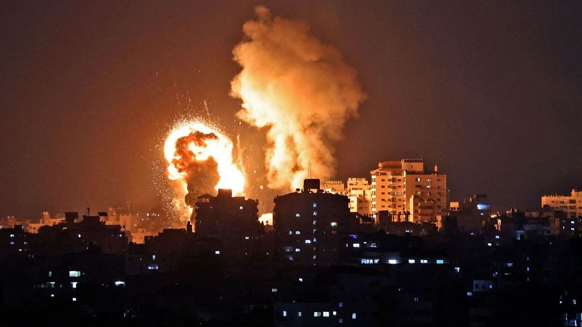 इजरायल ने गाजा के एक घर पर बरसाए बम, 8 बच्चों, दो महिलाओं की मौत