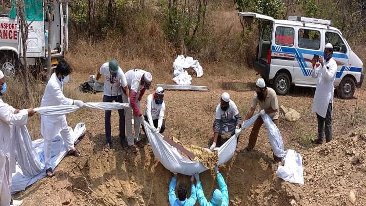 तिरुपति: COVID पीड़ितों का अंतिम संस्कार कर रहे तबलीगी जमात सदस्य