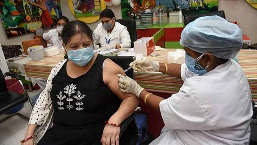 UP में पत्रकारों और उनके परिवार को लगाई जाएगी कोरोना वैक्सीन