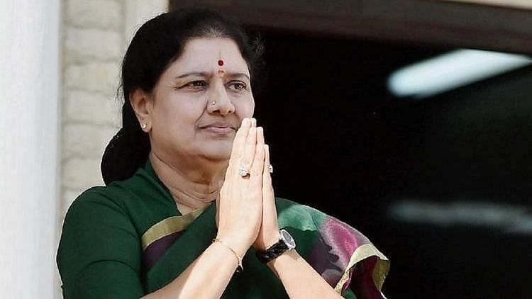 शशिकला के खिलाफ FIR, पूर्व AIADMK मंत्री को धमकाने का आरोप