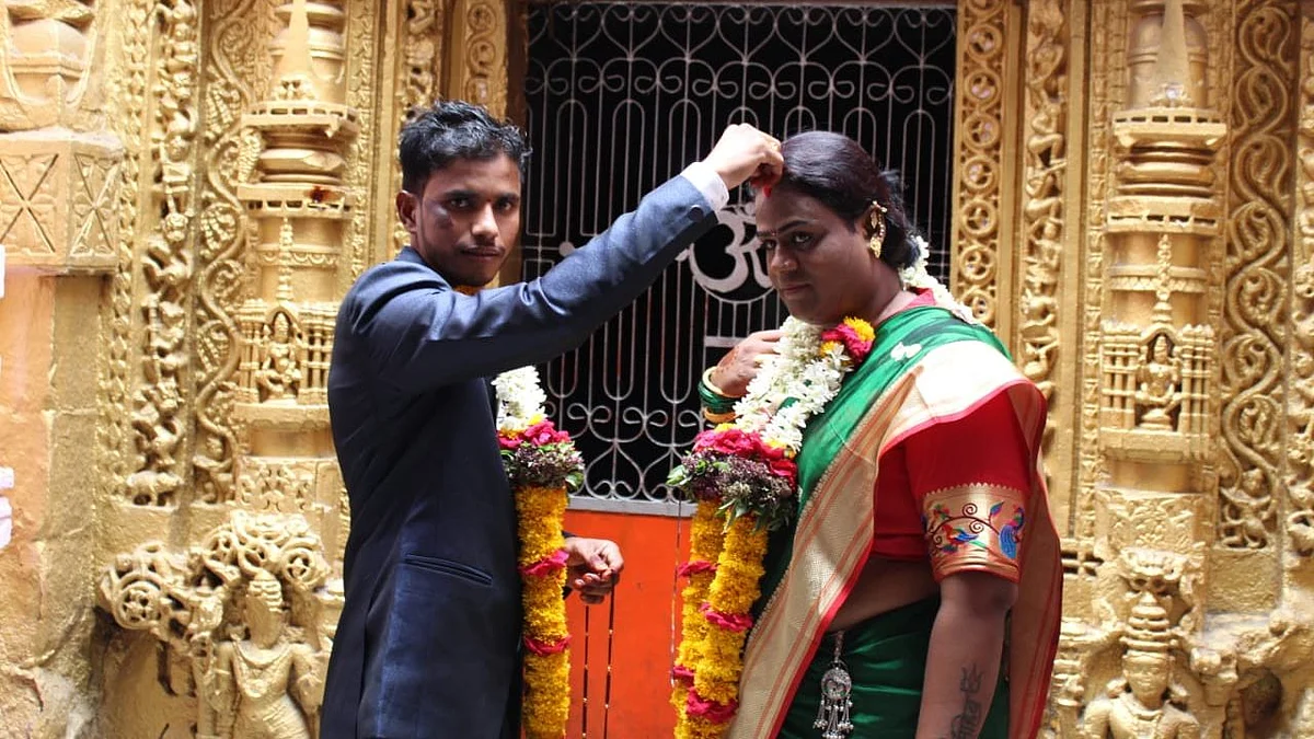 वैलेंटाइन डे के मौके पर संजय ने शिवलक्ष्मी को प्रपोज किया