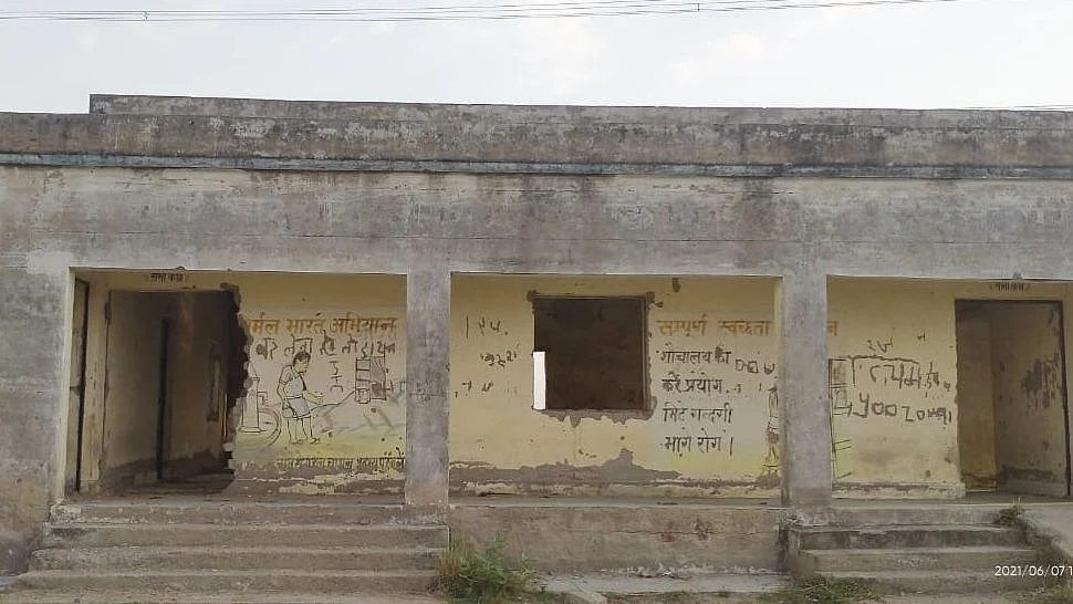 कहीं नहीं डॉक्टर तो कहीं खंडहर,UP के बीमार हेल्थ सिस्टम की 10 फोटो