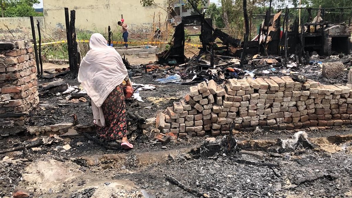 दिल्ली: रोहिंग्या रिफ्यूजी कैंप में अचानक आग, 230 लोगों का घर छिना