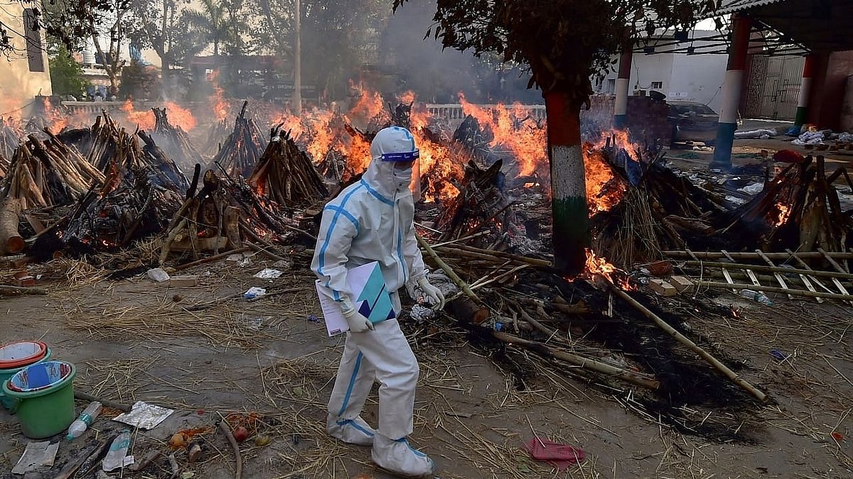 भारत में कुल COVID मौतों में से आधी सिर्फ अप्रैल-मई 2021 में हुई: सरकारी डेटा