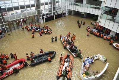 चीन के हेनान में बारिश से हाहाकर, 56 लोगों की मौत 