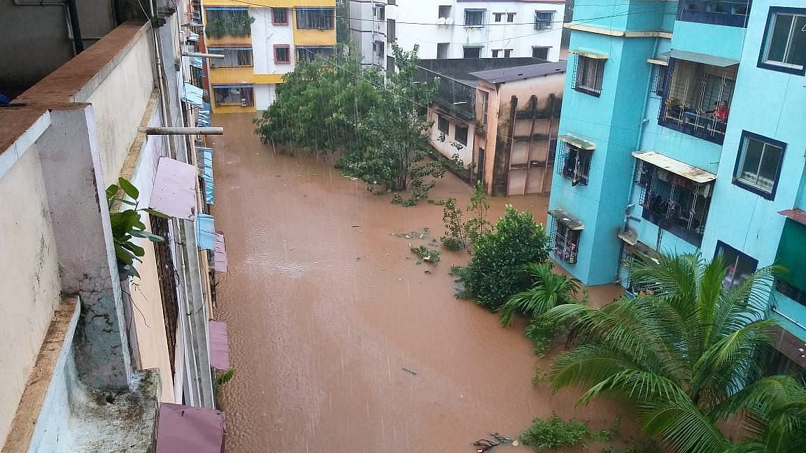 <div class="paragraphs"><p>महाराष्ट्र के चिपलून इलाके में बाढ़ से हालात गंभीर</p><p></p></div>