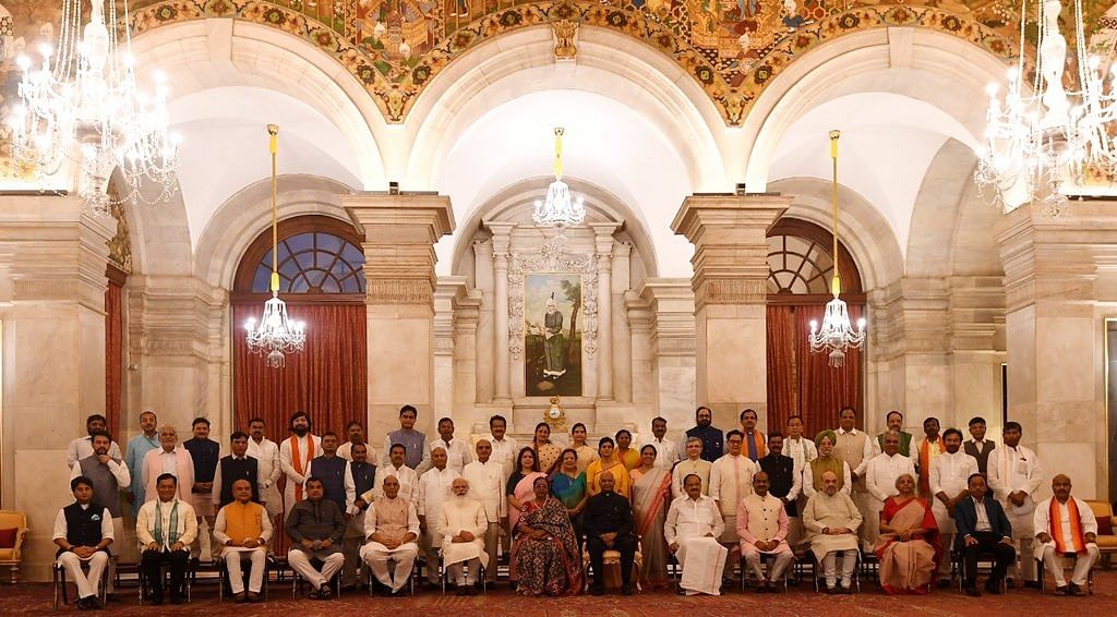 <div class="paragraphs"><p>Modi Cabinet Expansion:&nbsp;15 कैबिनेट, 28 राज्य मंत्रियों ने ली शपथ</p></div>