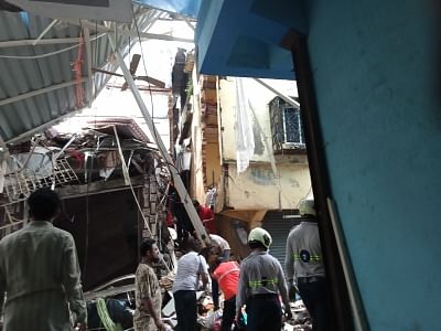 मुंबई में मकान गिरने से 4 की मौत, 10 घायल