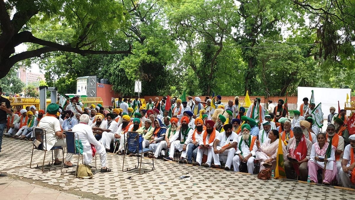 जंतर-मंतर पर किसानों की 'संसद' शुरू,टिकैत बोले-हम बाहर,MP सदन में उठाएं आवाज