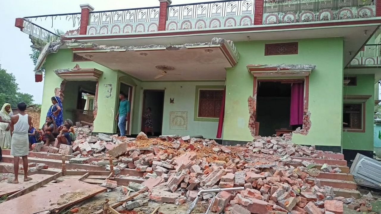 <div class="paragraphs"><p>dalit woman|आजमगढ़ में मकान तोड़े गए</p></div>