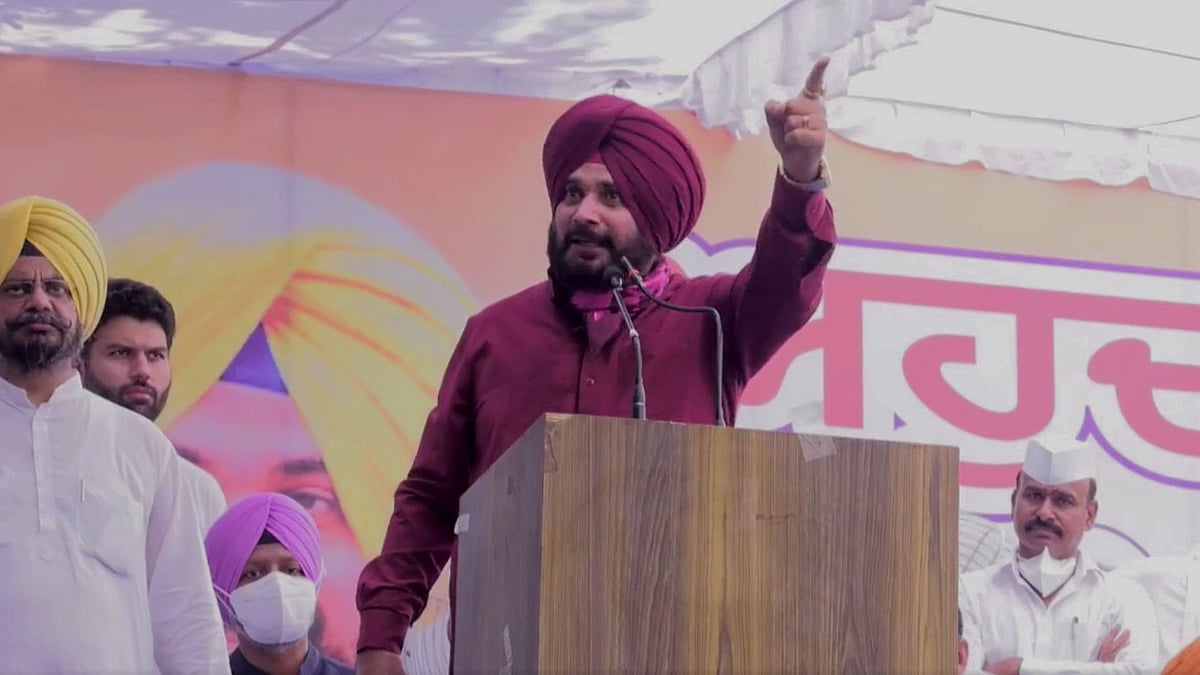 पंजाब कांग्रेस का चीफ बनते ही सिद्धू का अटैक,'विरोधियों का बिस्तर गोल कर दूंगा'