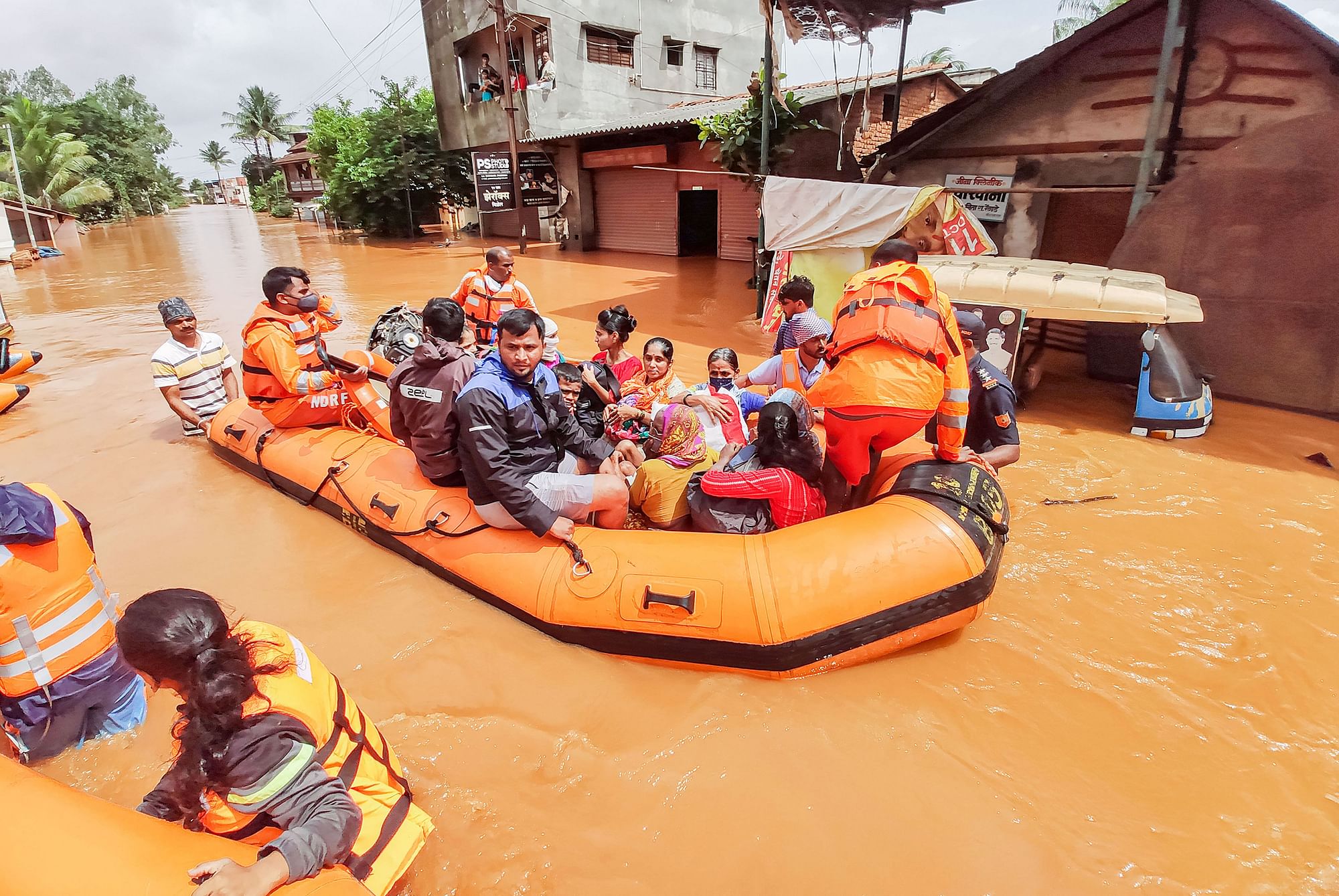 <div class="paragraphs"><p>Maharashtra flood: ₹11500 करोड़ के पैकेज की घोषणा</p></div>