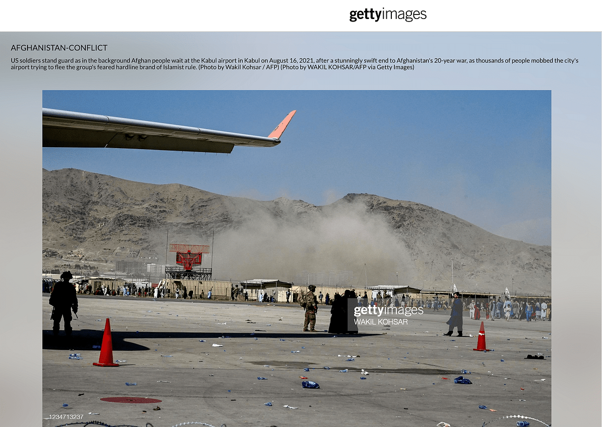 दोनों ही तस्वीरें पुरानी हैं और इनका Afghanistan के काबुल में हुए विस्फोटों से कोई संबंध नहीं है.