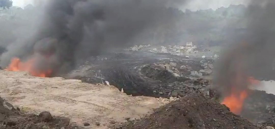 झरिया, कतरास जैसे इलाकों में भयावह आग का ताण्डव रहा है, लेकिन निरसा इलाके में पहली बार आग इस तरह धधक उठी है.