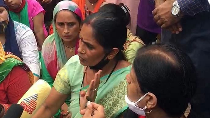 दिल्ली रेप-मर्डर केस: निर्भया की मां ने कहा- पुलिस ने परिजनों पर डाला दबाव