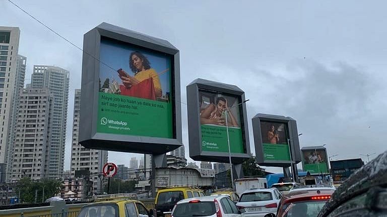 <div class="paragraphs"><p>मुंबई में लगी वॉट्सऐप विज्ञापन की होर्डिंग</p></div>